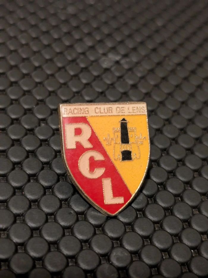 Pin's logo blason 90' RcL racing club Lens football