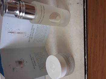OROMOVICZA  Masque 15 ml et Brume 30 ml fourni dans un coffret à offrir