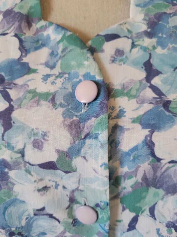 Blouse manches courtes fleurie vintage bleu ciel vert et blanc Damart Taille 44 - photo numéro 3