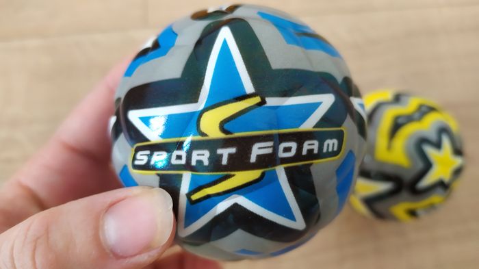 2 balles en mousse - photo numéro 2