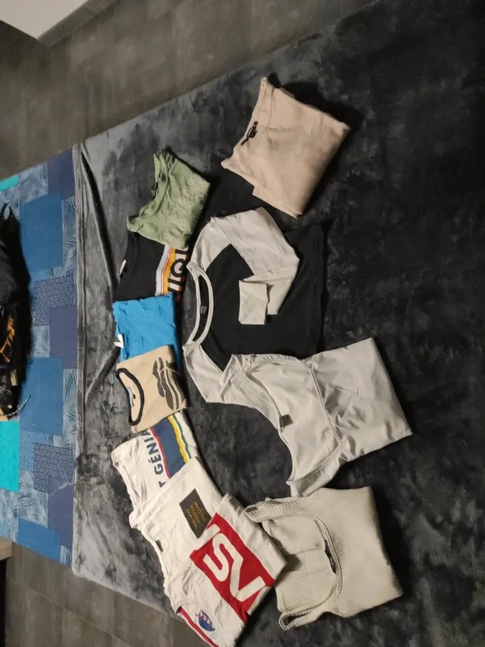 Lot 10 t-shirts et 1 pull fille Taille S divers marques