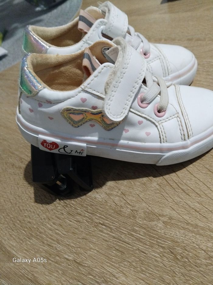 Chaussure de fille taille 24 tres peux utulise - photo numéro 1
