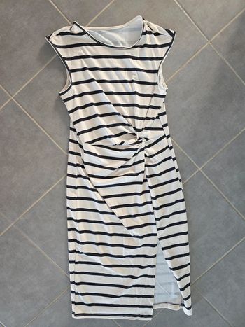 Robe beige rayée