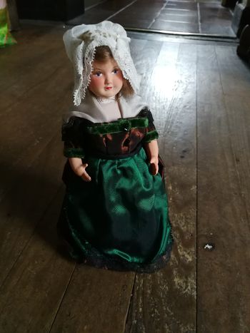Poupée régionale folklorique grande taille 22 cm