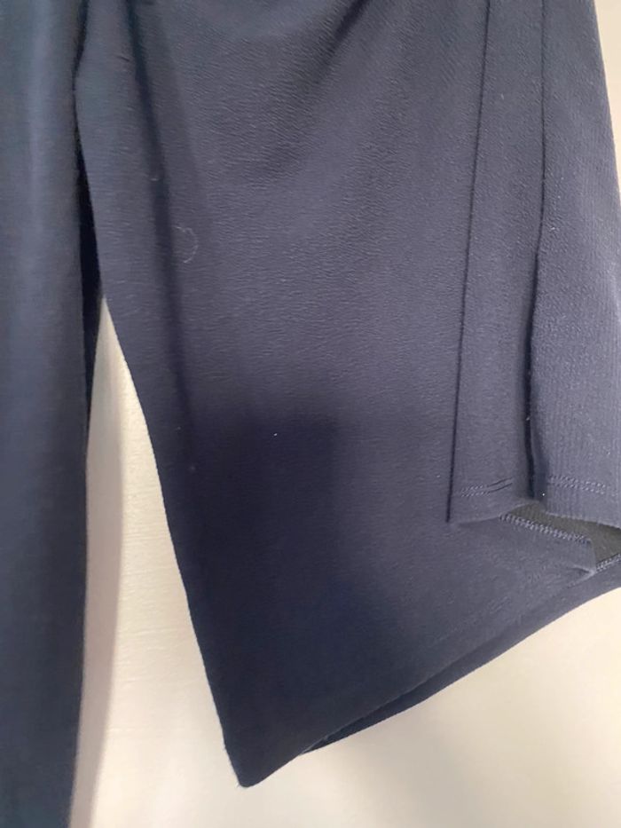 Jolie blouse une manche • dénudée • bleu marine • taille S • Kiabi • neuve étiquette - photo numéro 2