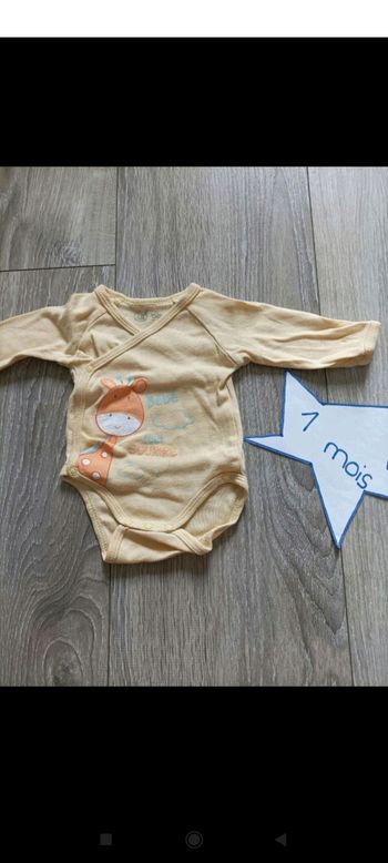 Body jaune 1 mois
