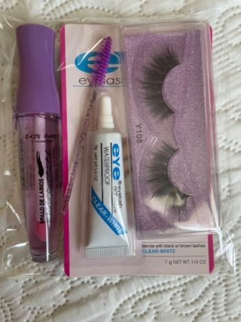 Faux cils + gloss + colle + goupillon violet
