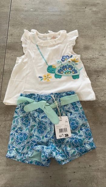 Ensemble t-shirt et short 12 mois neuf