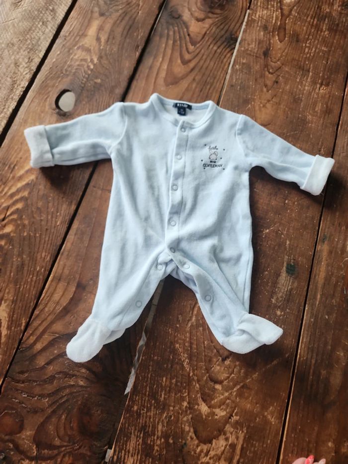 Pyjamas 1 mois - photo numéro 5