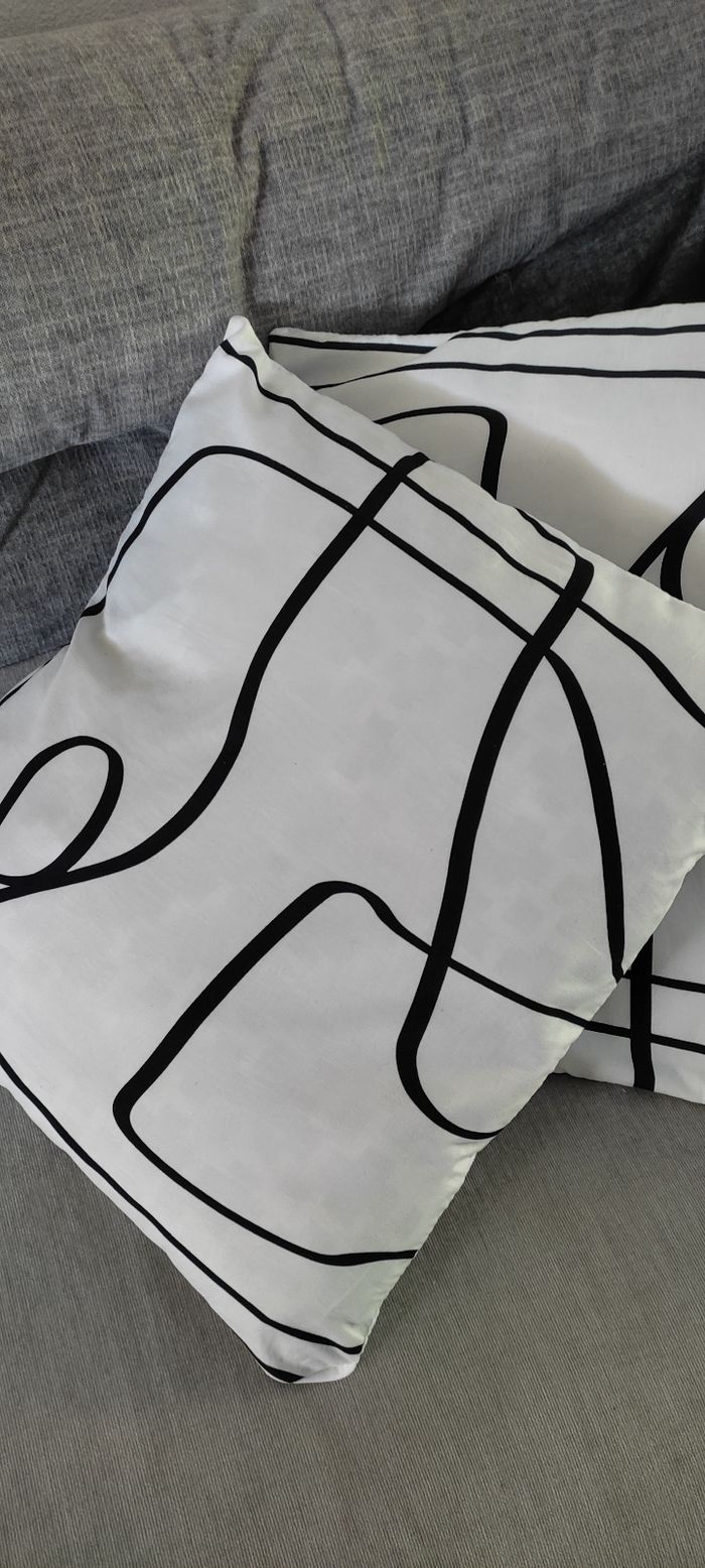 2  housses de coussin 50 *50 cms - photo numéro 2