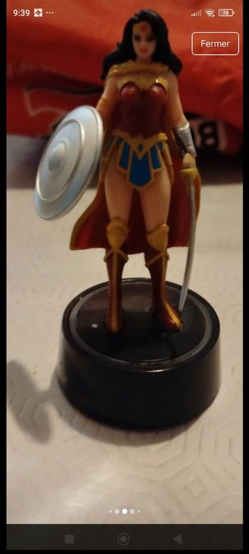 Figurine wonder woman