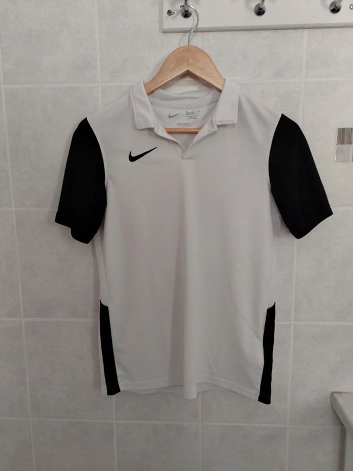 Tee shirt Nike comme neuf - photo numéro 2