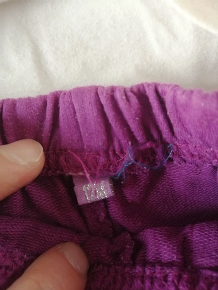 Ensemble pantalon et tee-shirt blanc et violet 1 an - photo numéro 2