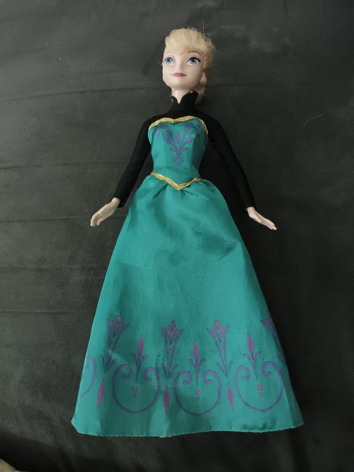 Elsa reine des neiges mattel Très bon état