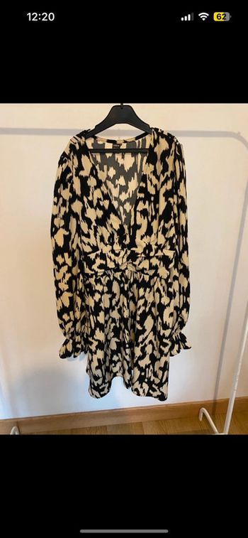 Jolie robe à motifs et détails beige et noire, ouverture sur le côté • SHEIN • Taille S