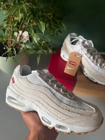 Nike Air Max 95 x Levi’s beige