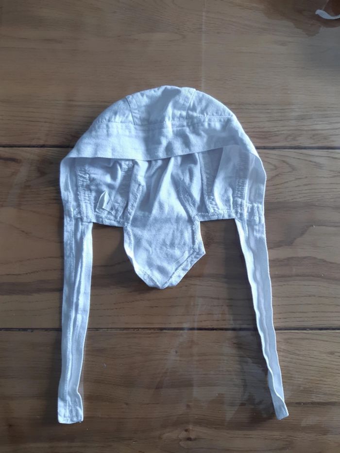 Chapeau/couvre tête blanc