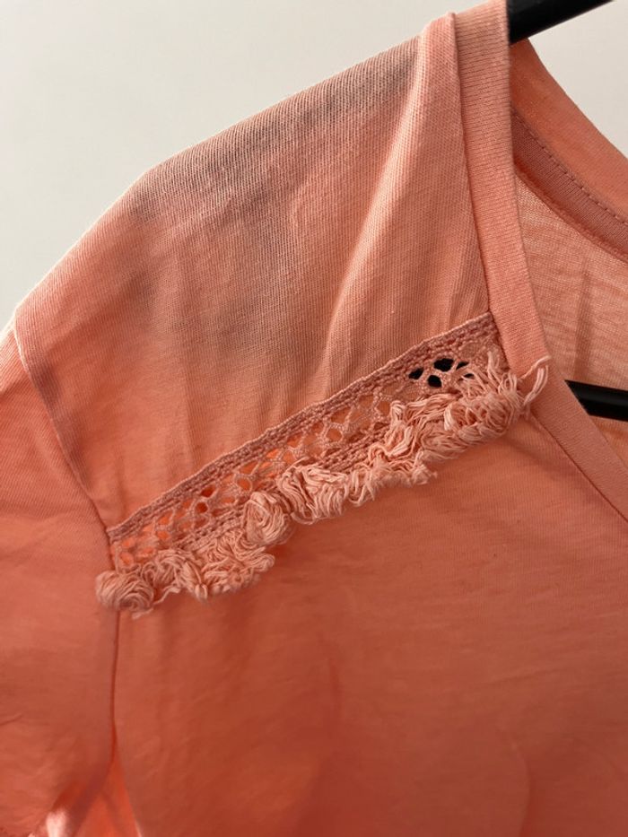 Tee-shirt  Taille 6 (correspond à un 46). - photo numéro 3