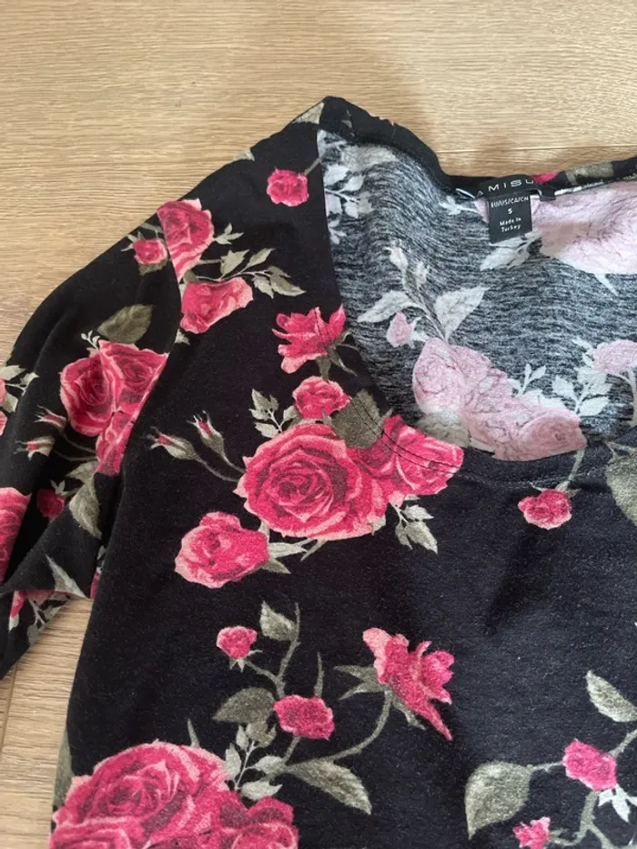 T-shirt noir à fleurs - photo numéro 3