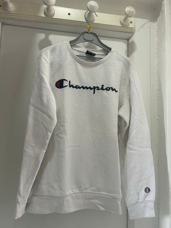 Pull ado shampion