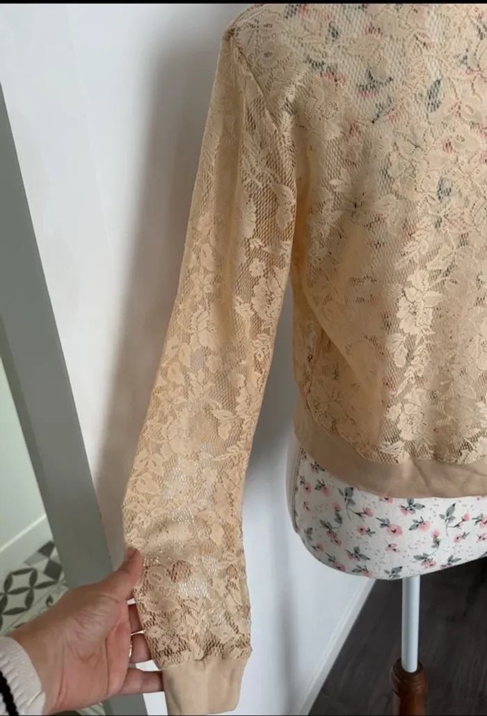 Blouse en dentelle beige S ou 36 - photo numéro 4