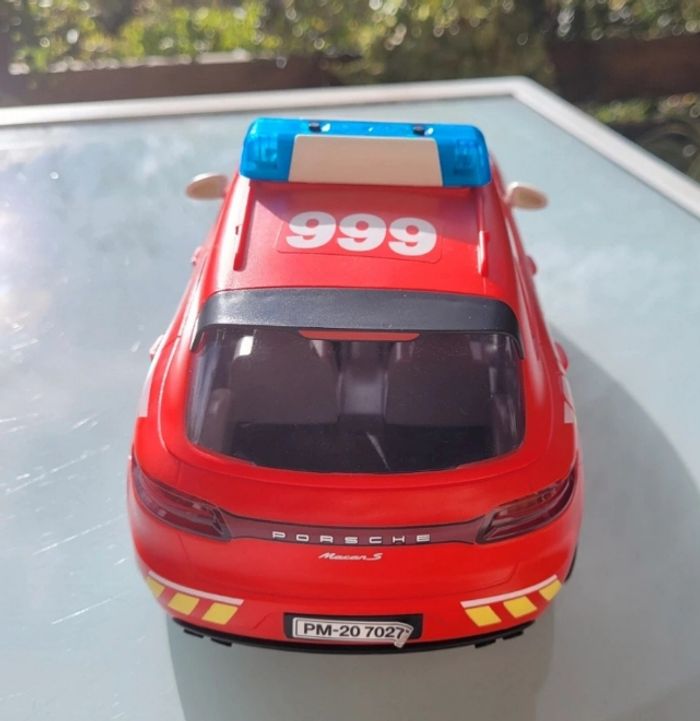 Superbe Porsche Mancan S Playmobil Pompiers 70277 complète, avec sirène, gyrophare et eclairages - photo numéro 5