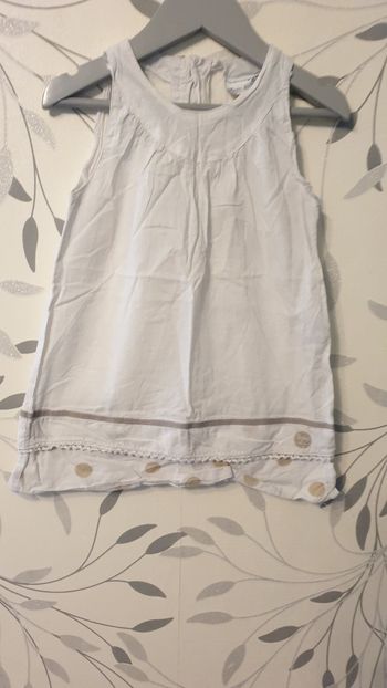 Robe blanche et beige 24 mois marque kiabi très bonne état