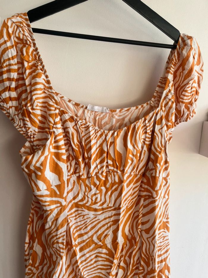 Robe longue zébrée orange femme épaules dénudées - photo numéro 2