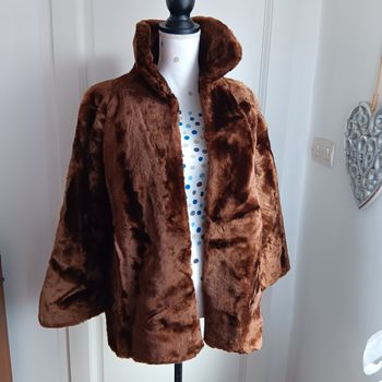 Manteau court moumoute rétro