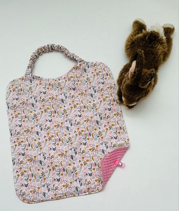 Bavoir élastique 36X30 petites fleurs