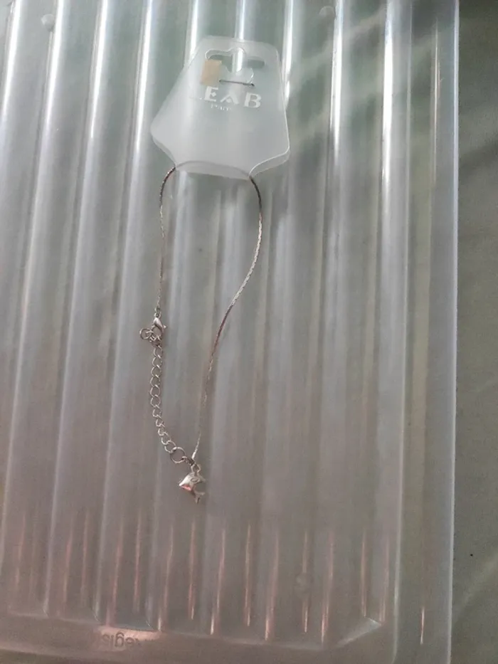 Bracelet avec petit dauphin
