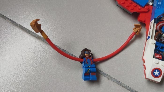 Lego Marvel Super Heroes 76076 La poursuite en avion de Captain América - photo numéro 6