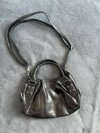 Sac baguette Y2K noir – style city chic – anse ajustable