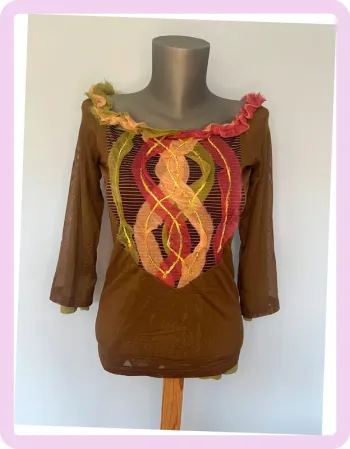 🌿 Haut Save The Queen Taille L – Marron/Kaki avec Touches de Rose