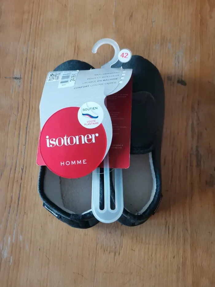Pantoufles Isotoner homme 42 neuves