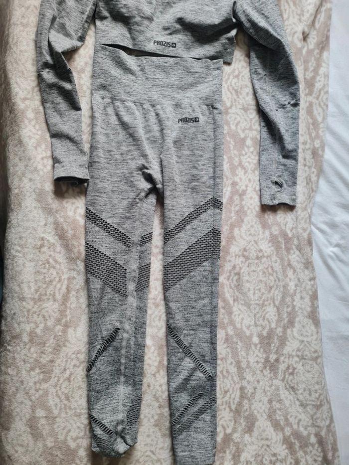 Ensemble de sport 🩶 - photo numéro 4