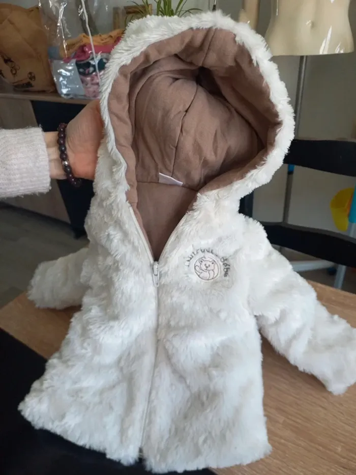 Veste / blouson bébé blanc, doux, 6 mois - photo numéro 3