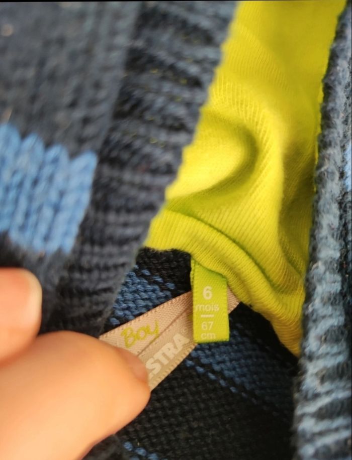 Lot pull a capuche 6 mois - photo numéro 2