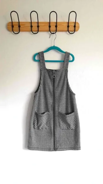 Robe salopette à carreaux noir et blanc 10 ans FPC