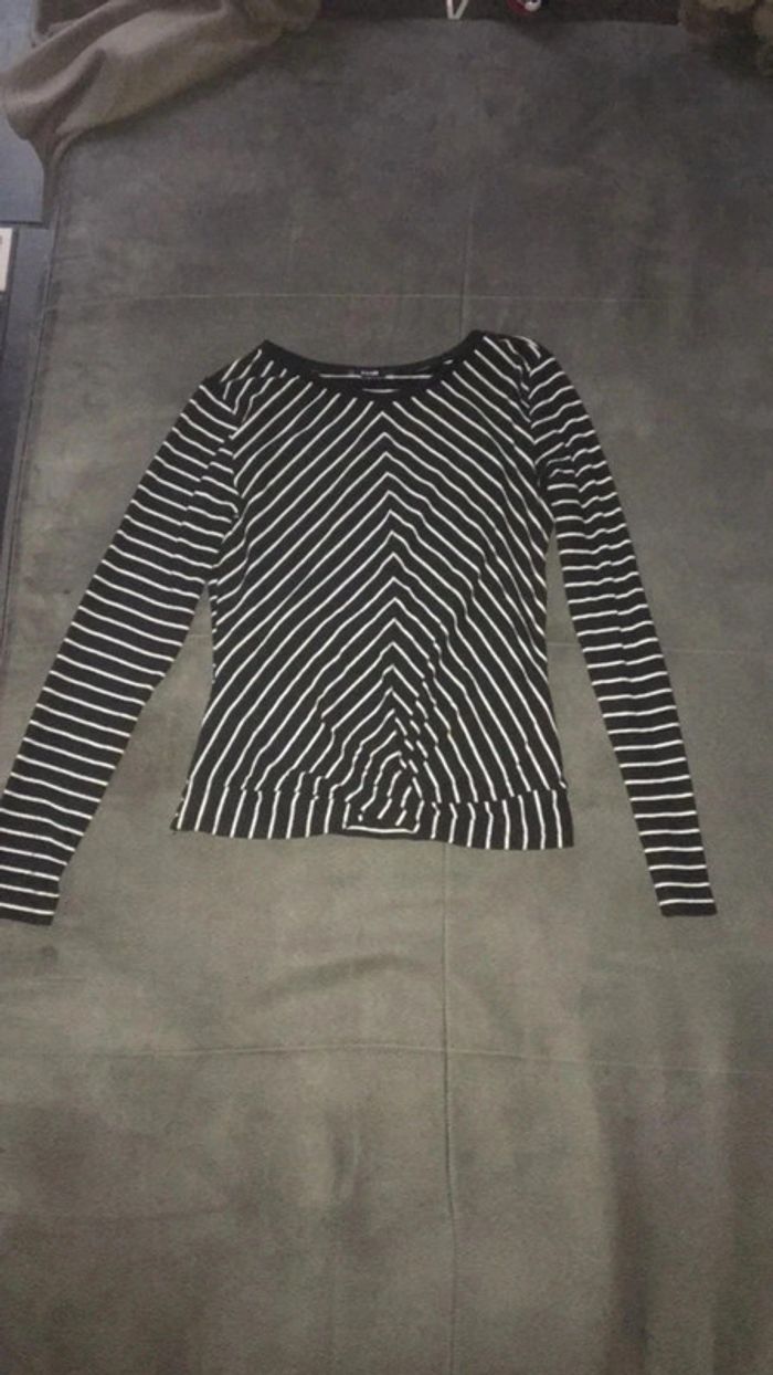 Tee-shirt à ligne croisée sur le devant