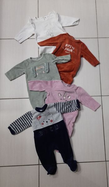 Pyjama 3 mois
2€ pièce