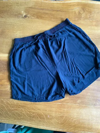 Short noir fluide taille 44