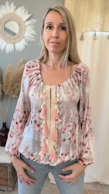 Blouse fluide manche longues couleurs pastels rose crème et pompon taille S/M
