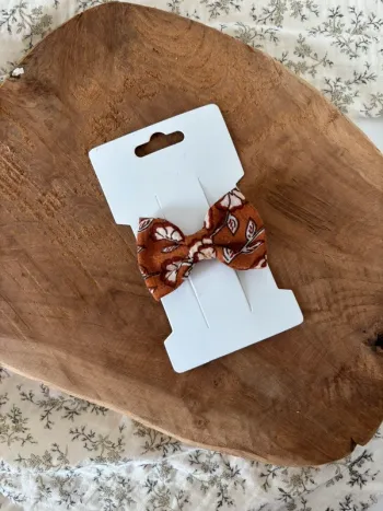 Barrette sergent Major caramel à Londres