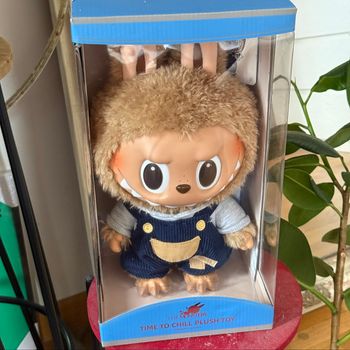 Labubu « Time to Chill » – Peluche / Vinyle Pop Mart