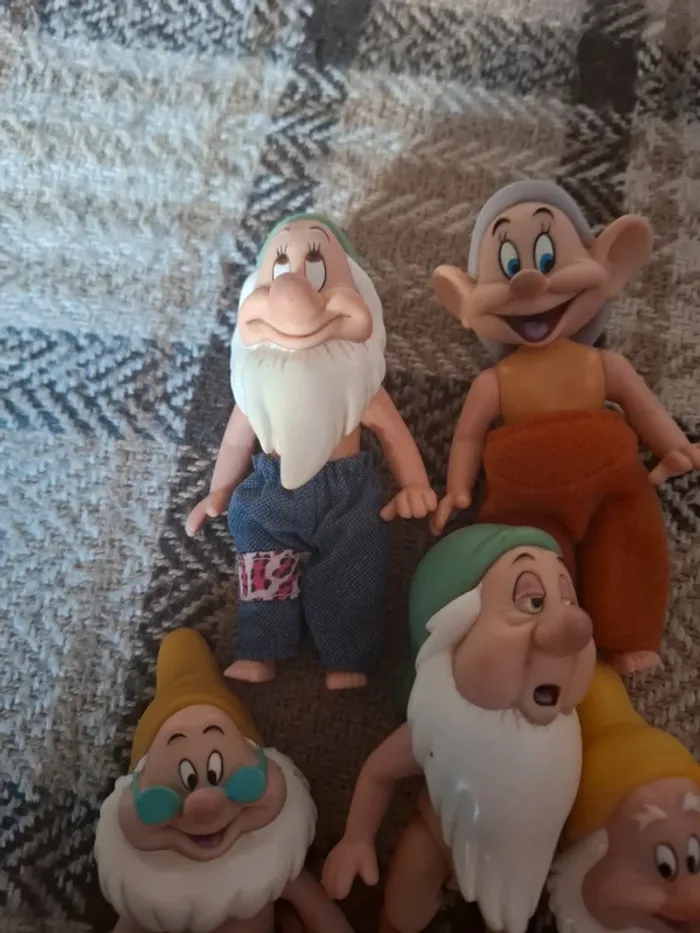 Lot de 5 nains. Blanche neige et les sept nains - photo numéro 6