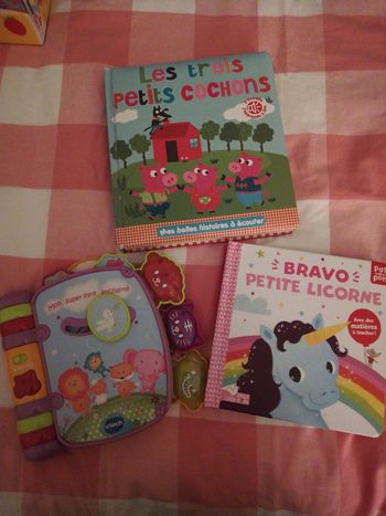 Mon super livre enchanté, les trois petits cochons et bravo petite licorne