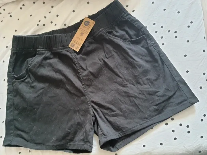 Short noir 44 neuf