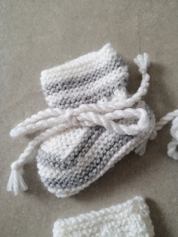 Chaussons neufs tricotê bébé - photo numéro 3