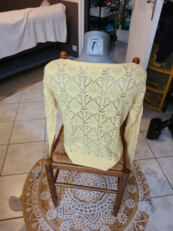 Joli petit pull jaune 38 - photo numéro 4
